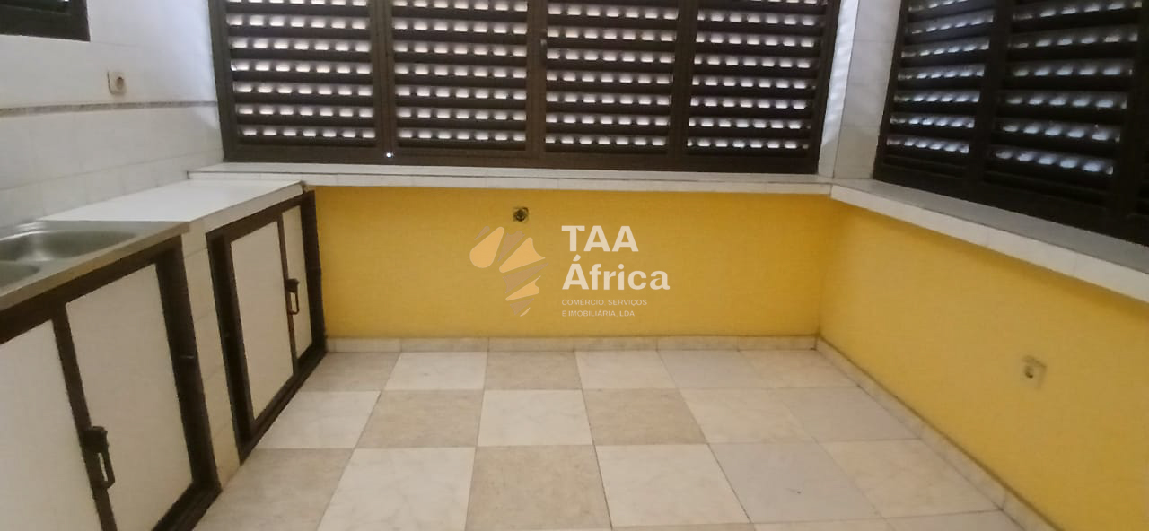 1000248526