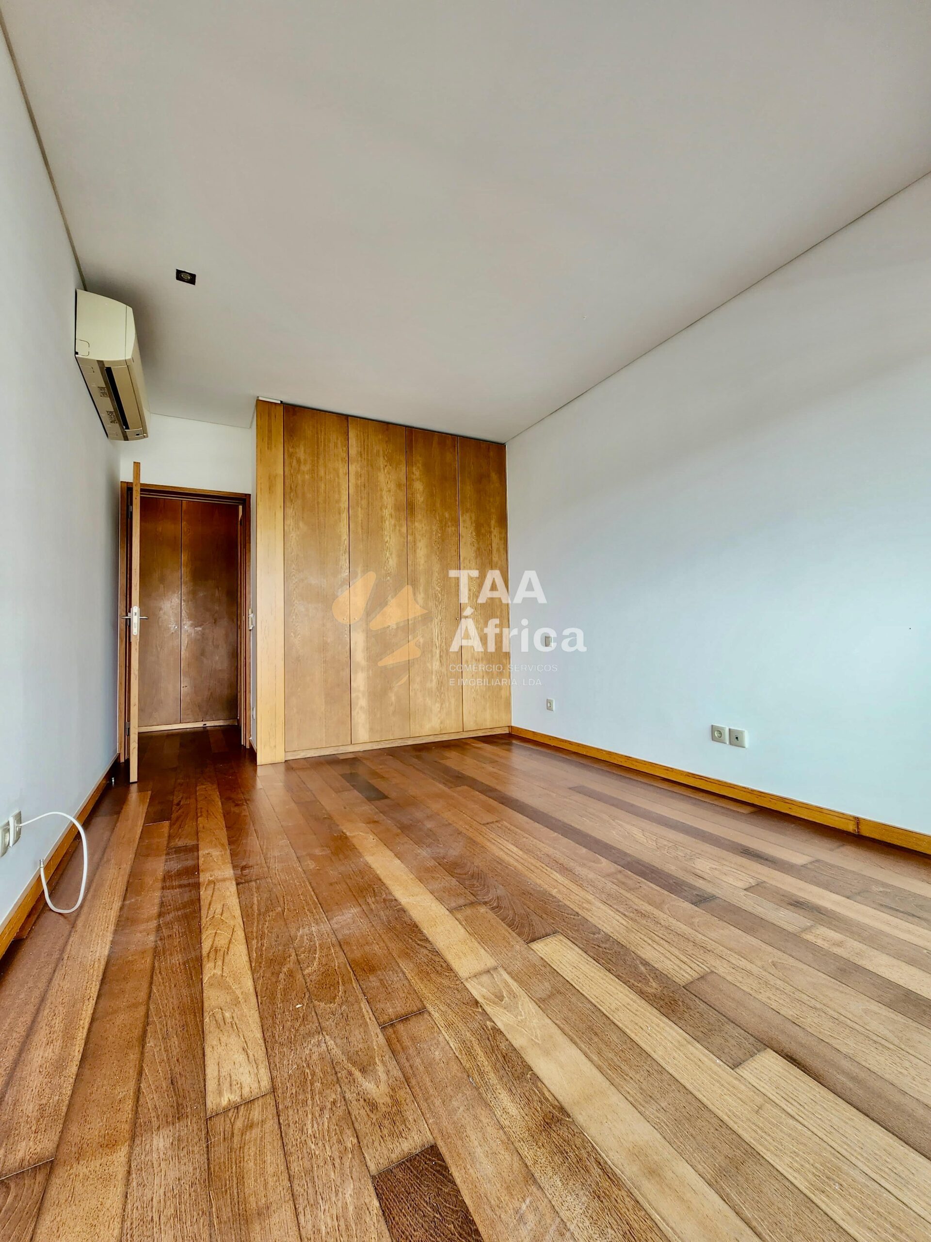 e48240e5-3bed-4c63-bdfd-9fb3552bf16a