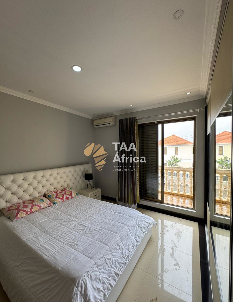 0b5c93f35c284b71b15b6a498ab5de56