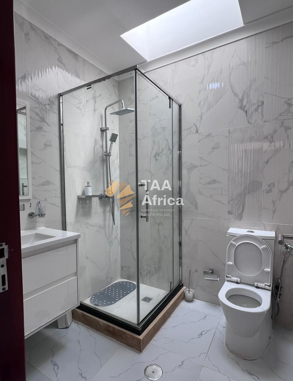 0f5e770a2e6a430f8a5dbb8fe0d29608