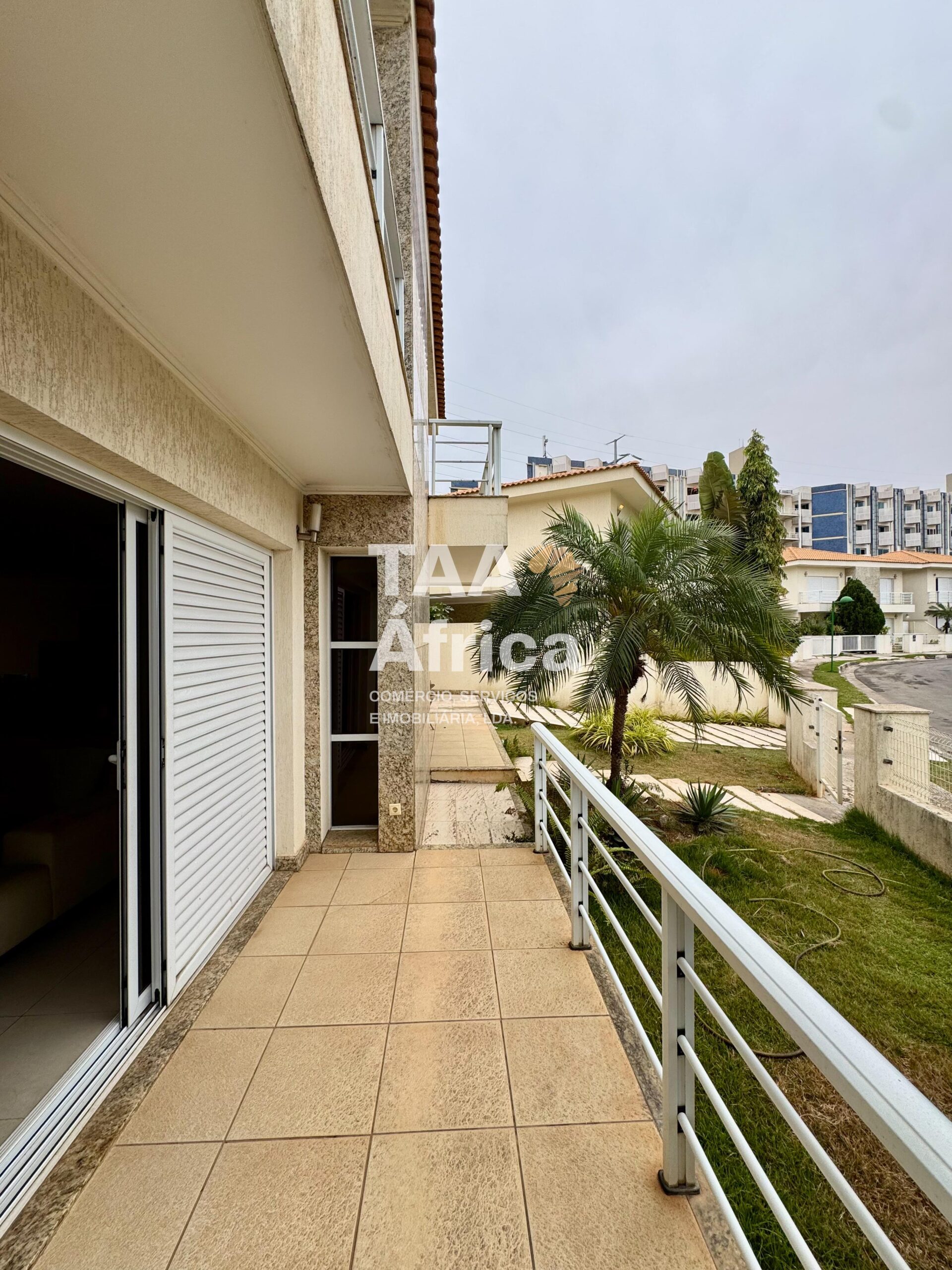 21e2f7d9-e209-4fbe-879f-999436b47981