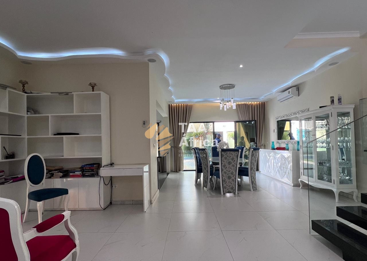 566398792ab042bcbeae10e90f2a25b2