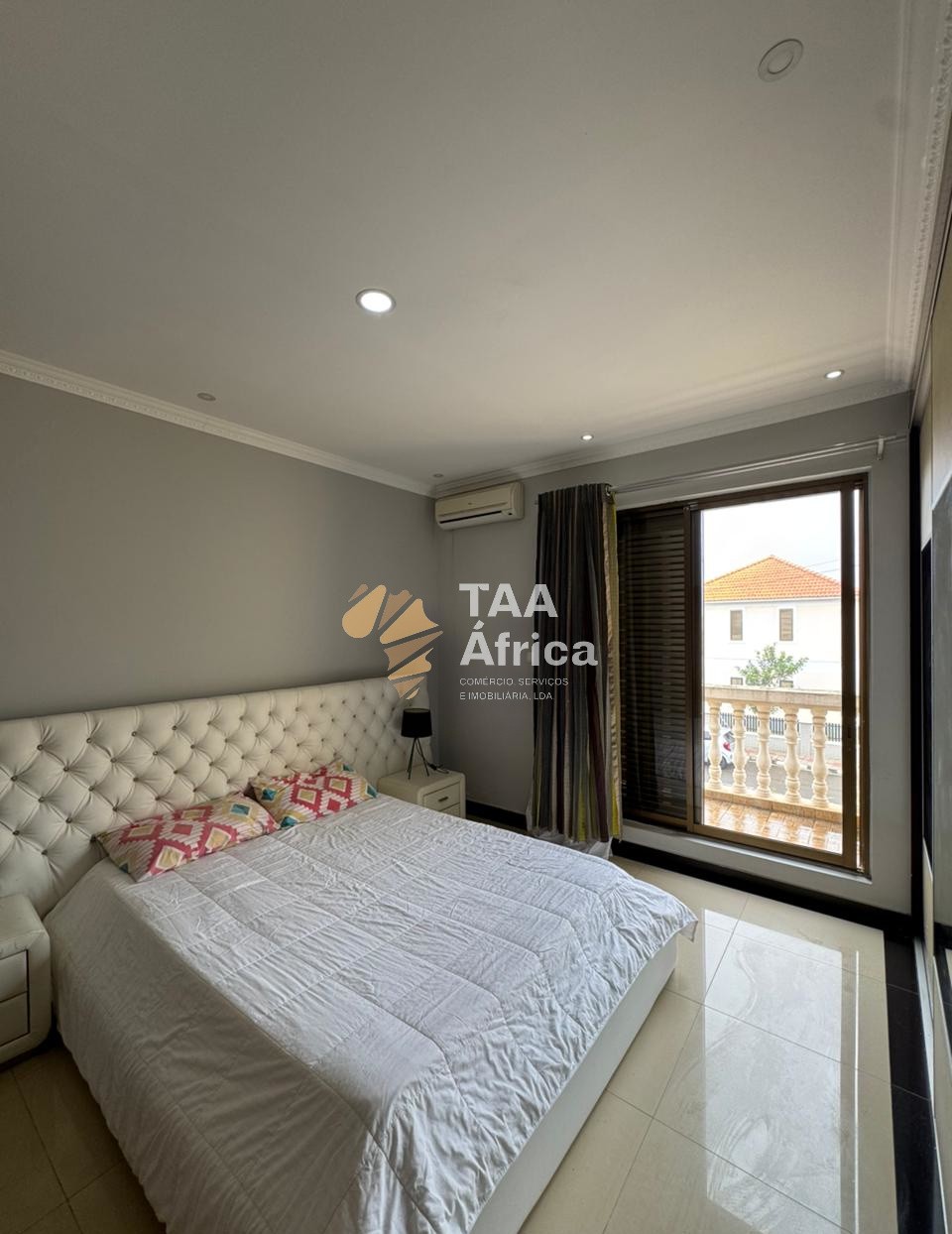 5b6e5c0bfb8f4f3183ea4b11e00953ae