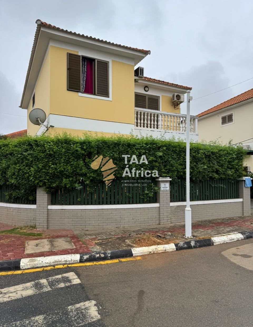 a8bfbceedd2e4f7c9cac948352081571