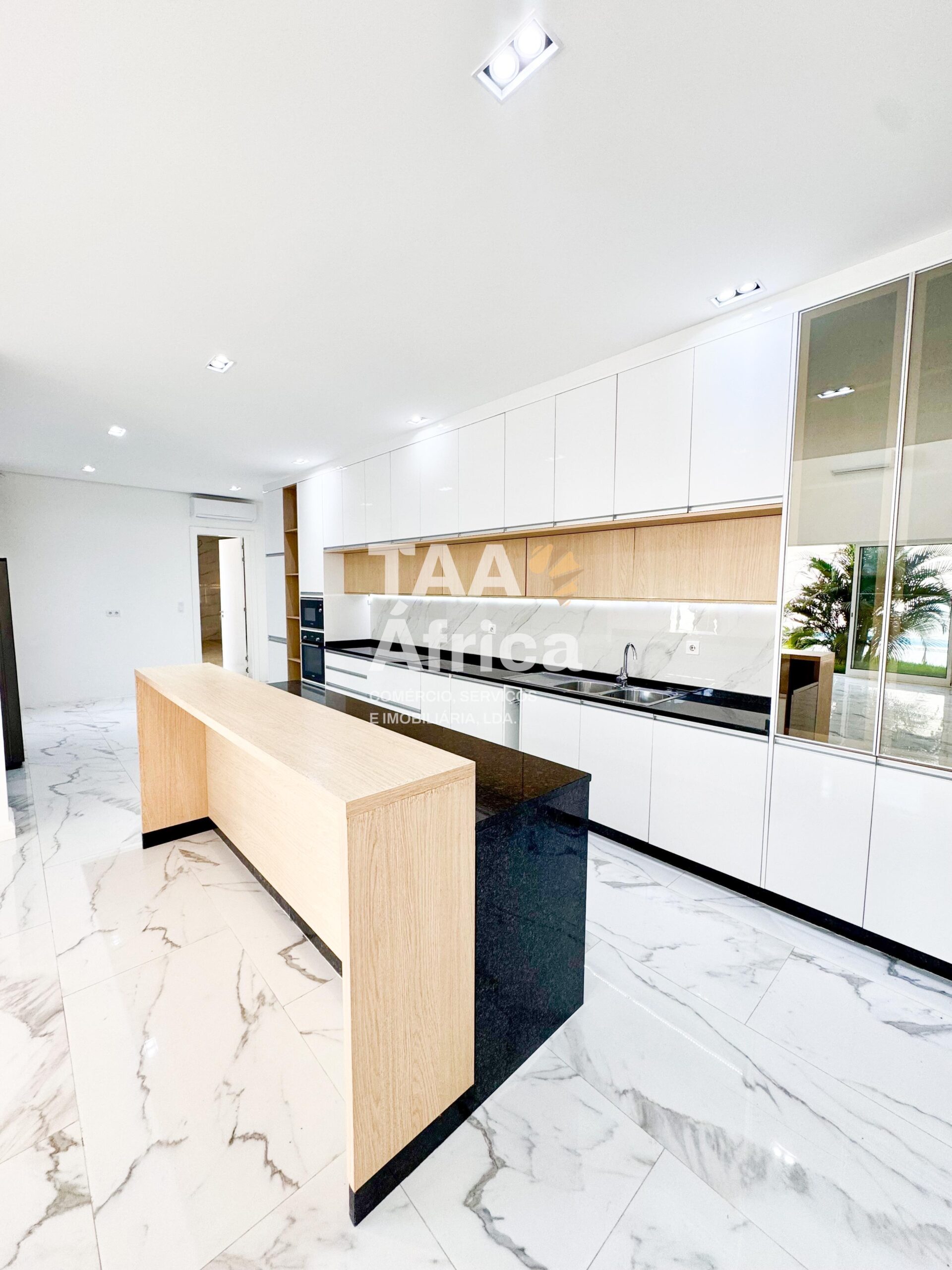 a7bef712-4b6b-43e9-9391-8b2cab0ffdd8