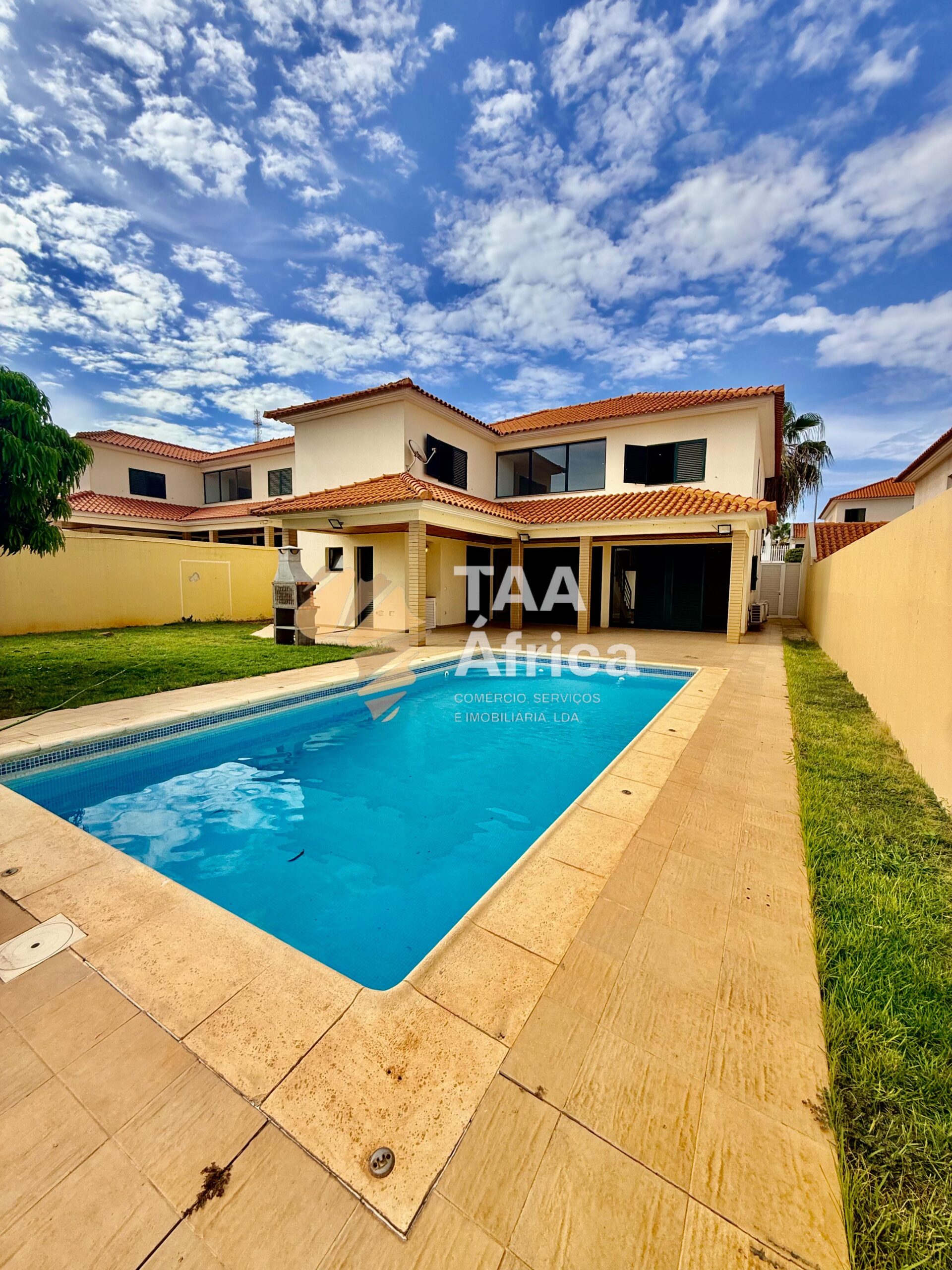 0027b595-005d-4caf-bdff-59c91d9bc1e5