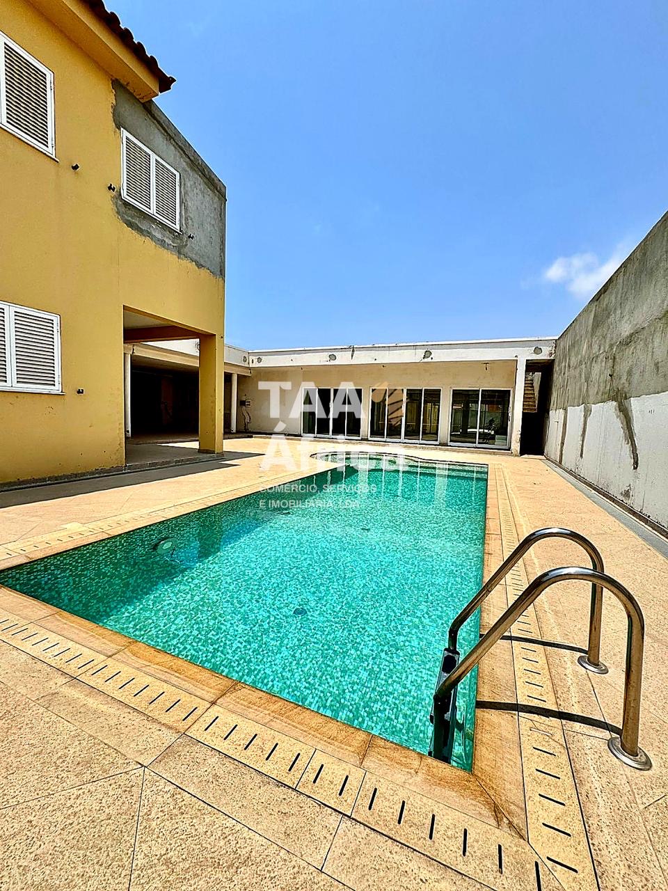 01e7b135-b456-471c-9f4e-8f9d8bb7d0f4