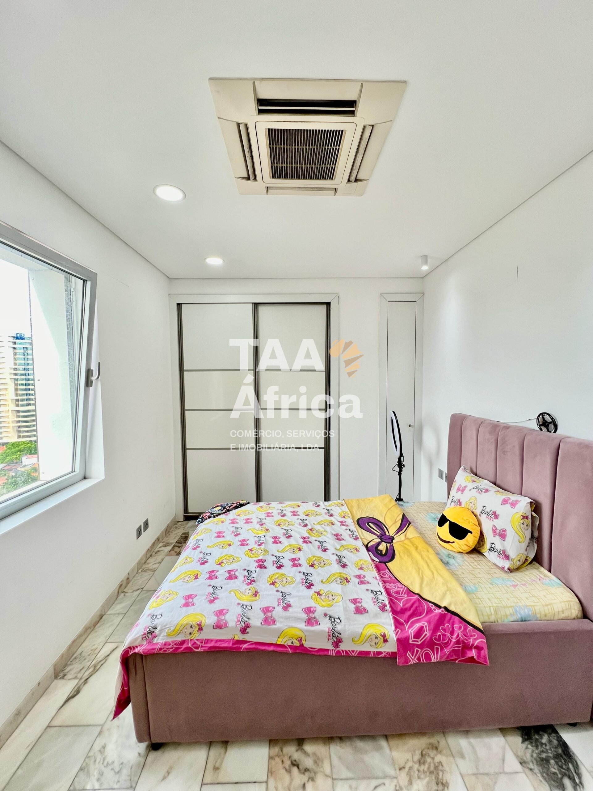 03b6a4cc-6634-4f51-a2ca-49b0a7ad3ebb