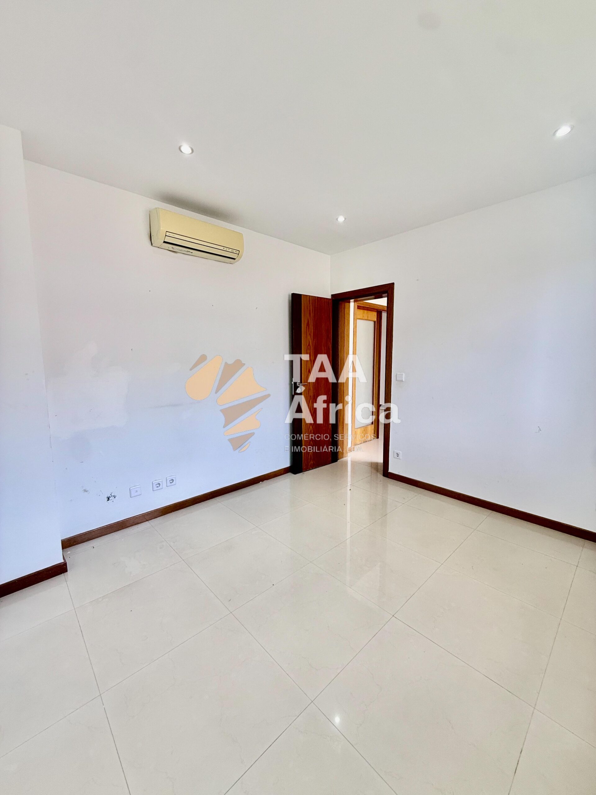 0ff8e820-0103-4b57-9820-8e6a31747ab8