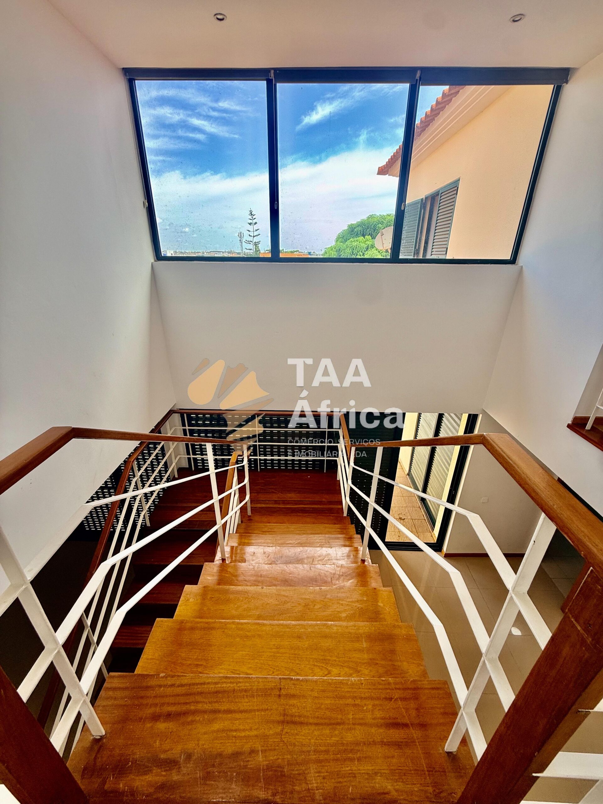 1ffec9e1-0ad3-43f6-ae2f-205134b075ec