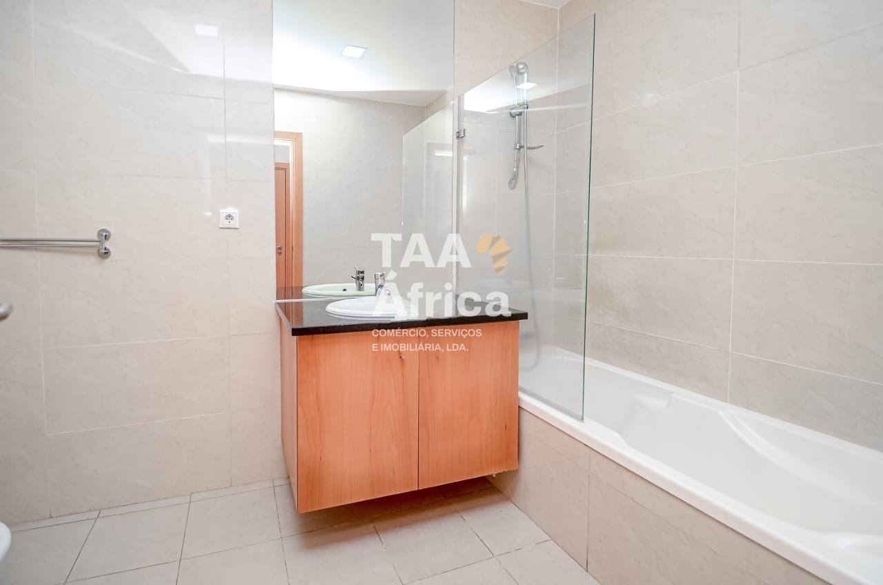 4bc2f996-859c-403c-b77c-44a893914947-1