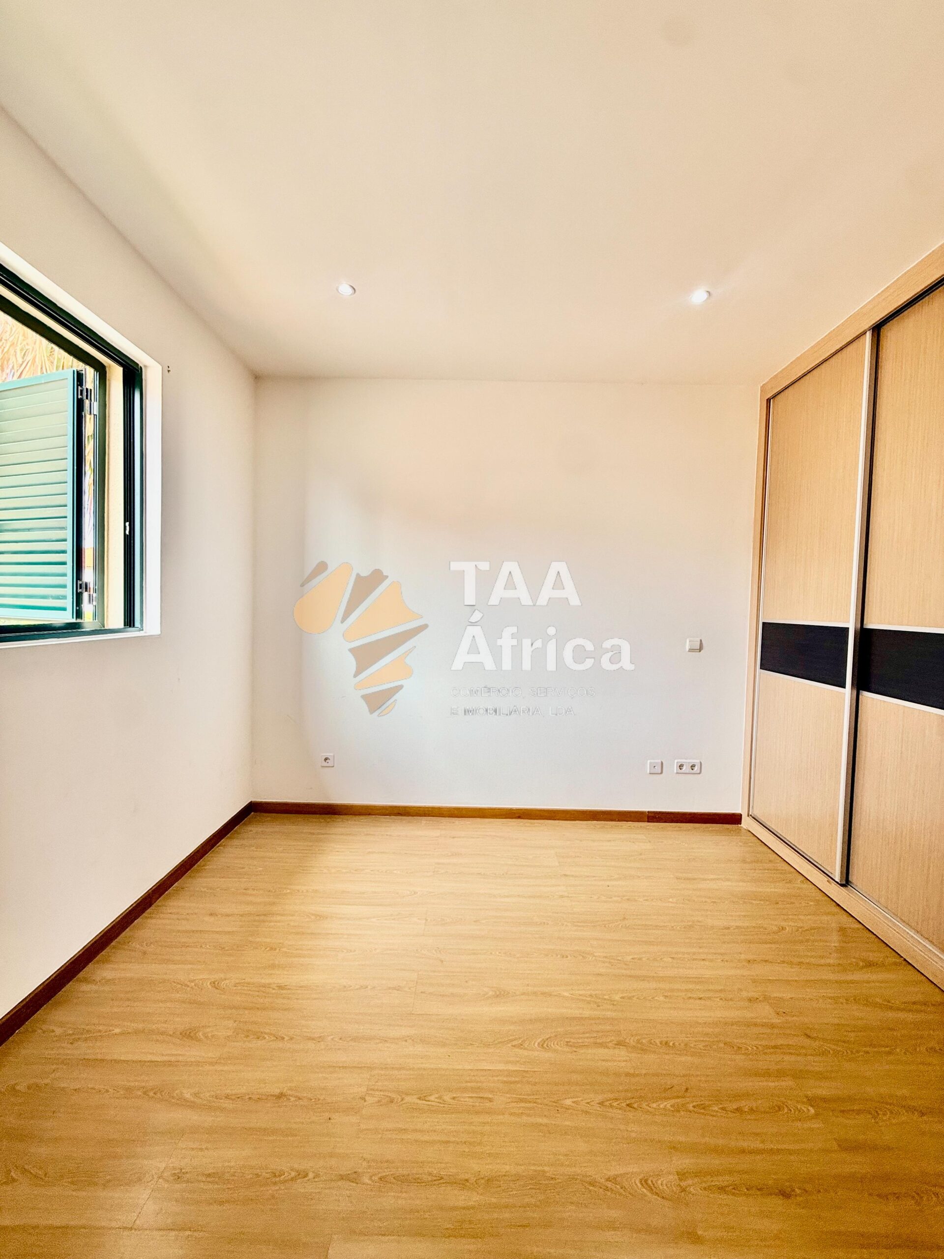 4d8130ba-050a-48d9-ac39-51f2d99fe9aa