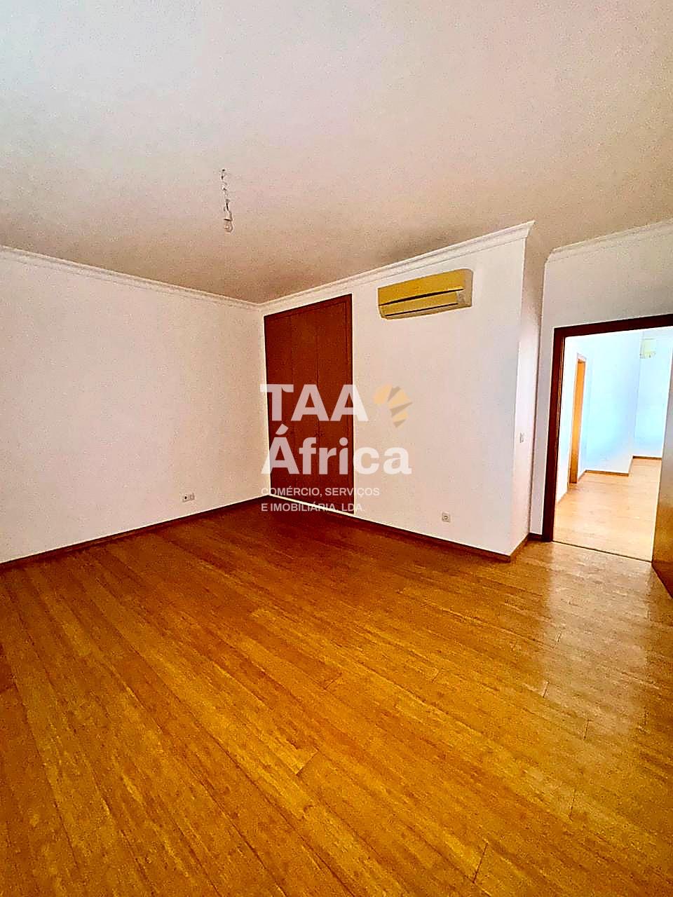 5687991b-44fc-4508-b3b0-72087483d7e6