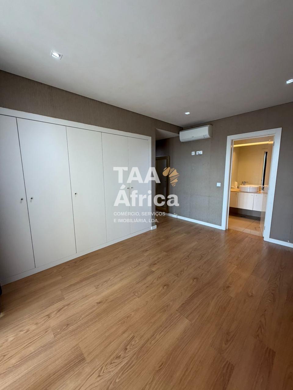 a300096f-e5c2-4bee-8052-f3180b132233