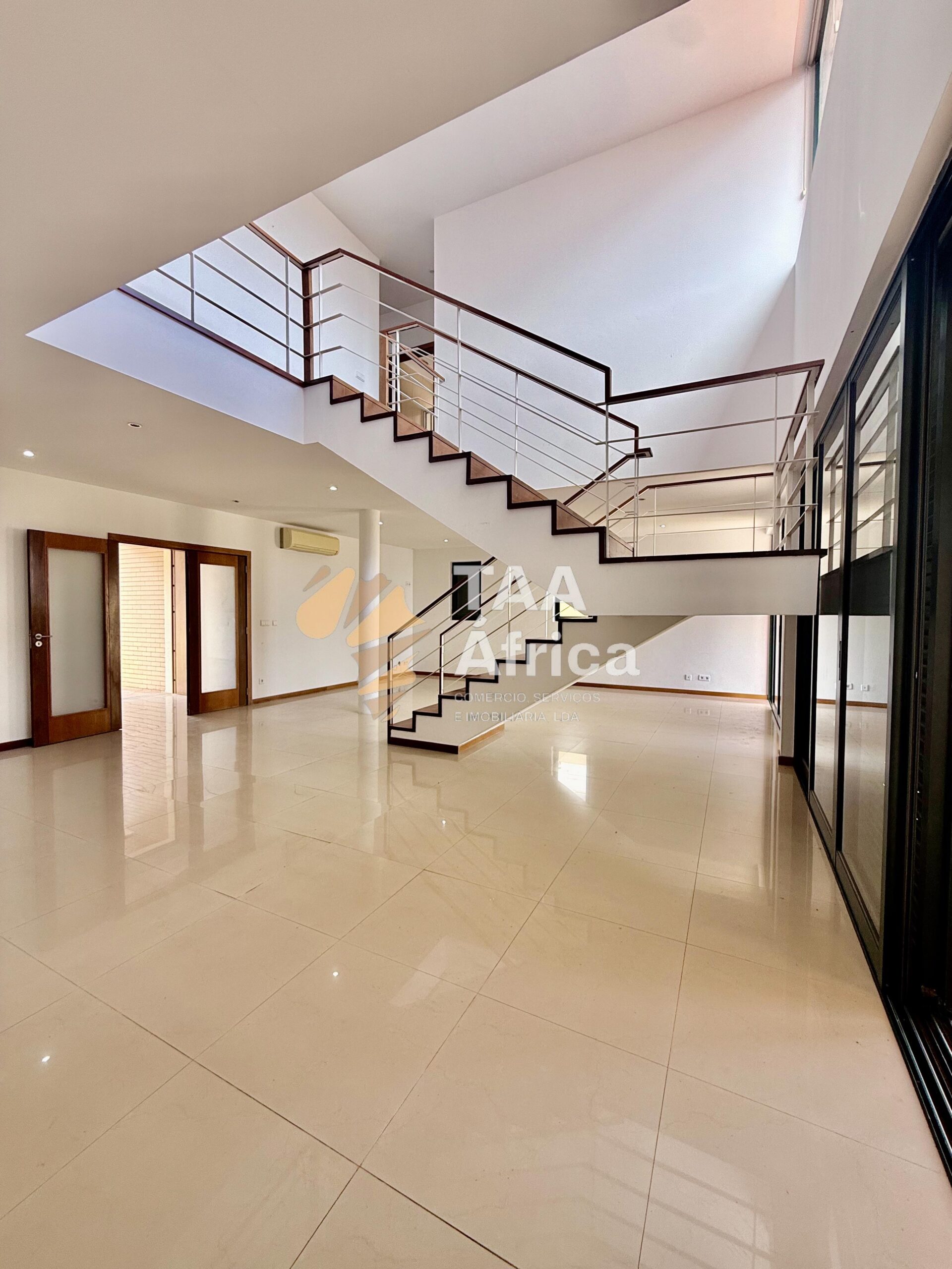 aedb2564-7da4-4026-854e-6310ef94403e-1