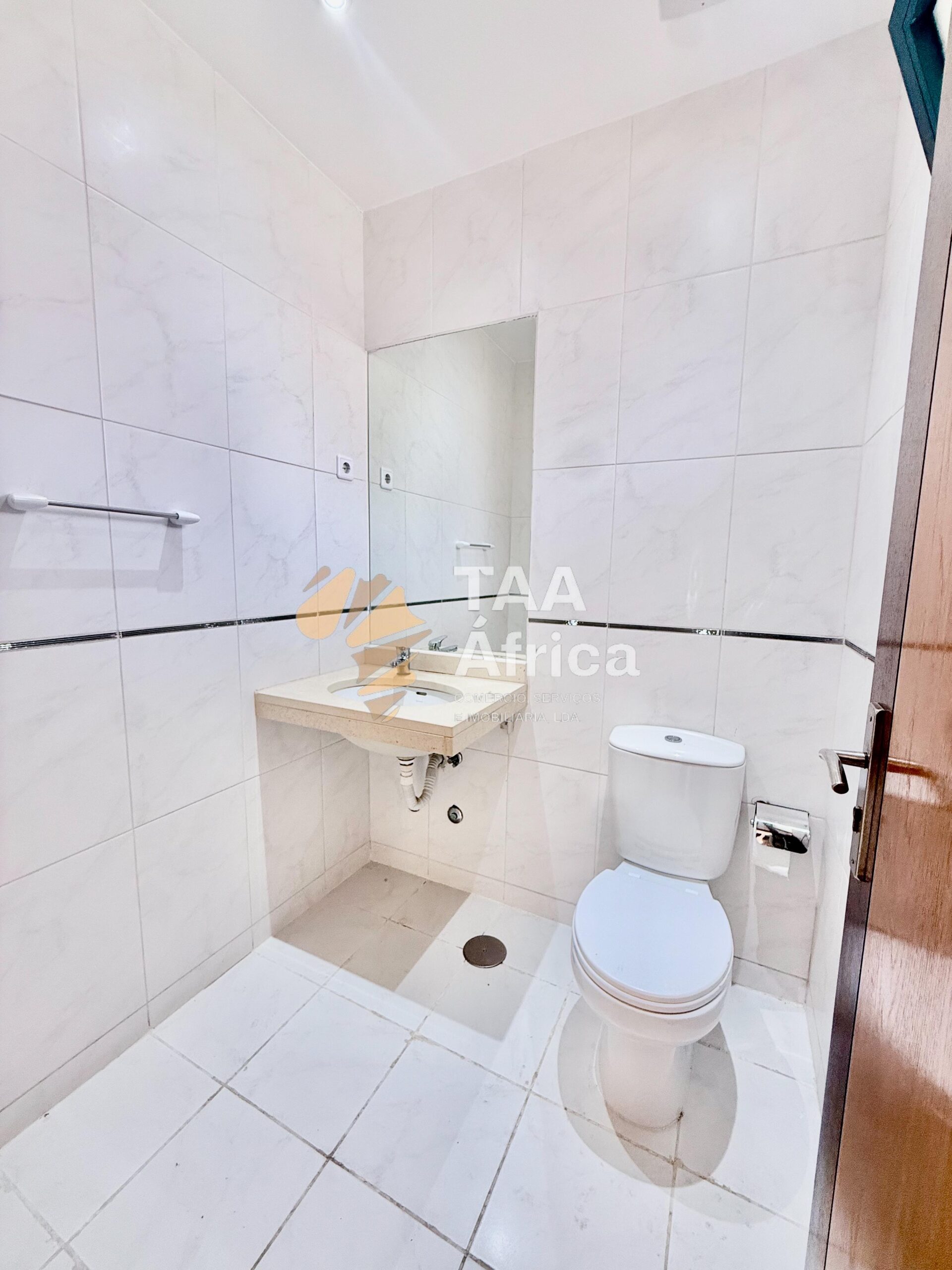 ba23fadf-ced0-41b6-a685-6bddfe2eaf2e-1