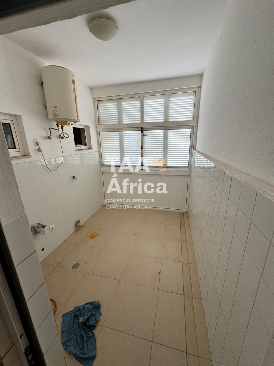 c20fe494-f94e-43bd-8e51-b96968b13a9c