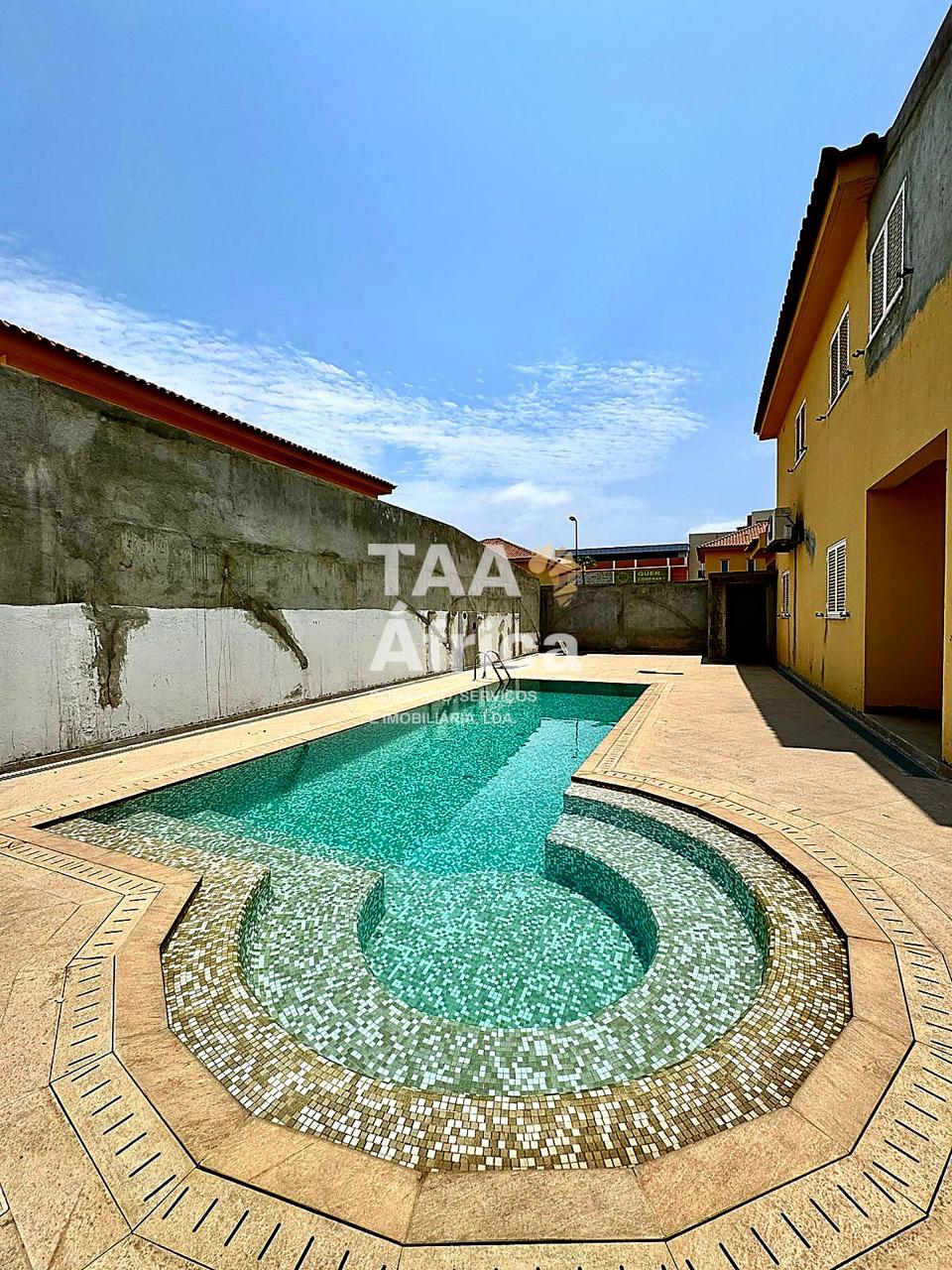 c7c102d7-c468-4b91-bd7b-85237d614942