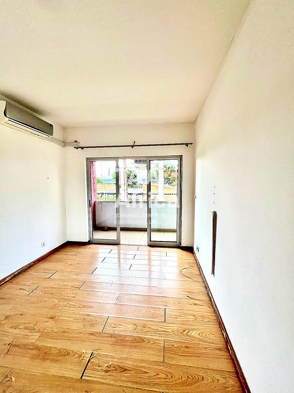 e438e25a-d97e-4ad2-9919-29071a80e0b3-1