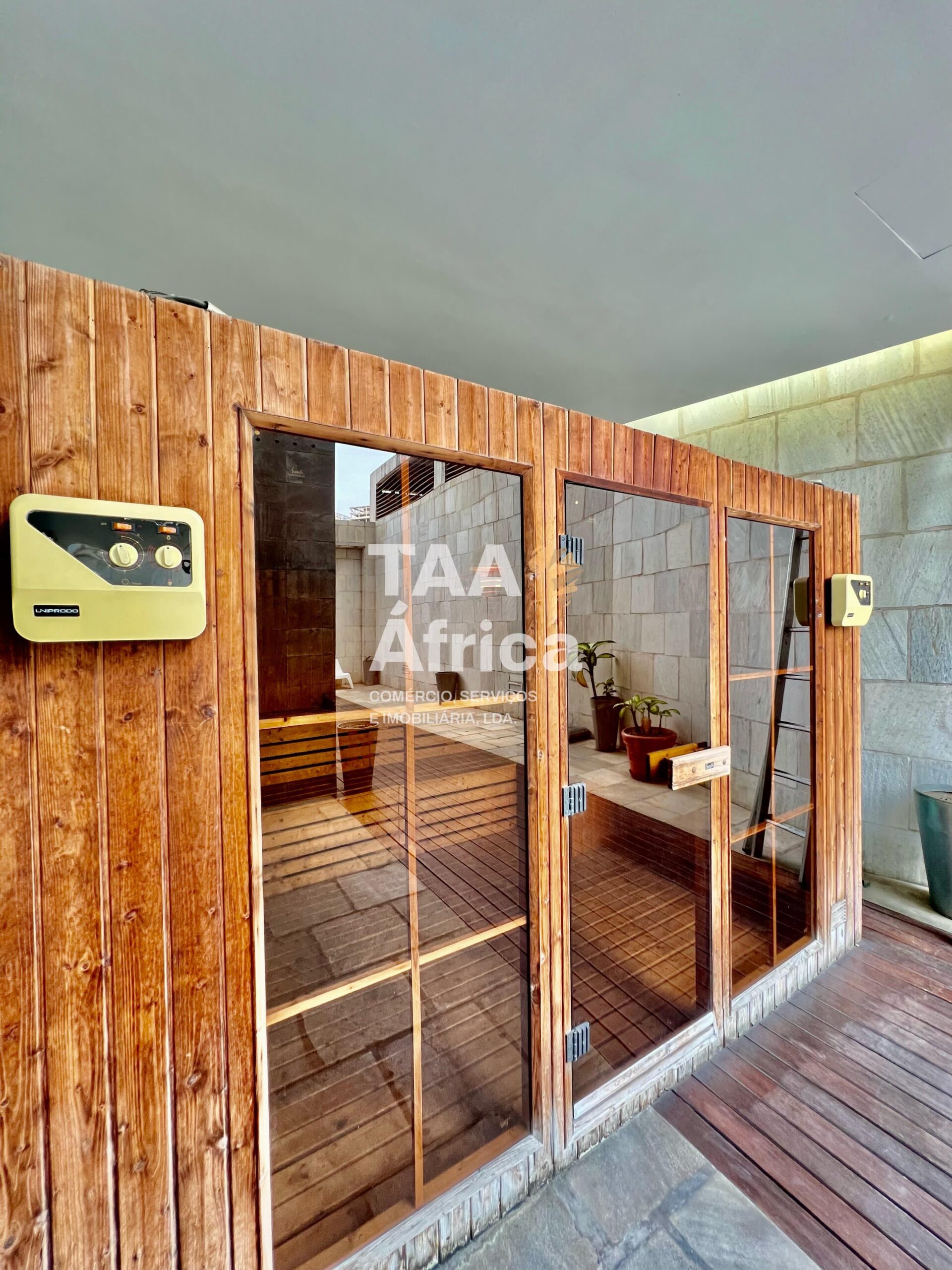 ee5c3a44-204f-4b56-8a90-14103fadbbd1