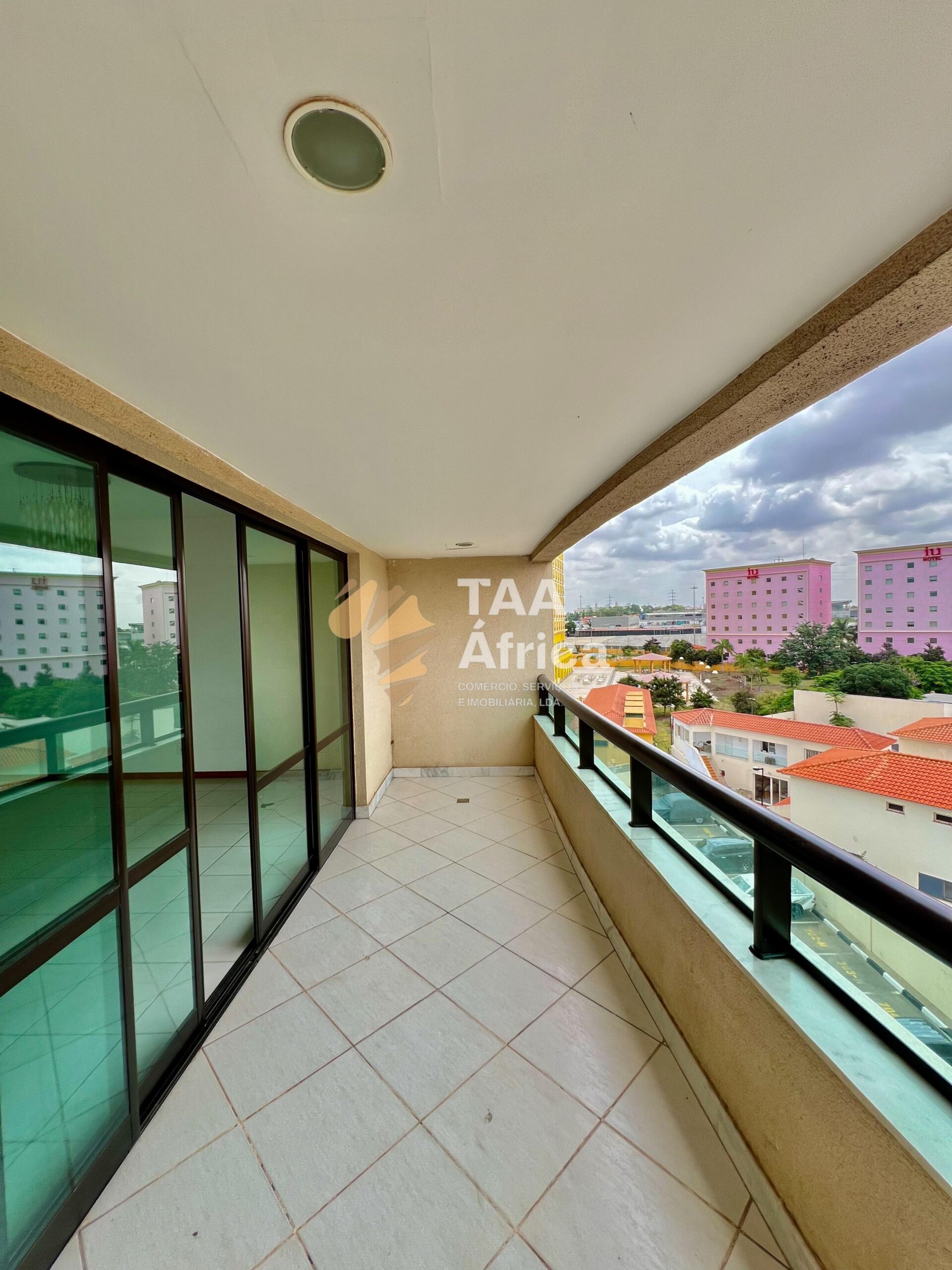 67747d8a-19a4-4c2d-bebf-7855db84ebf3