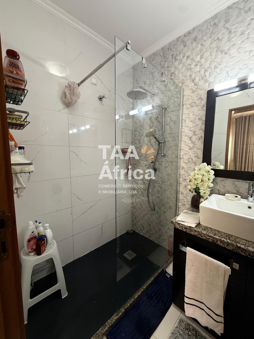 afb81e99-b641-4f6d-b1bd-6b9a20f71371