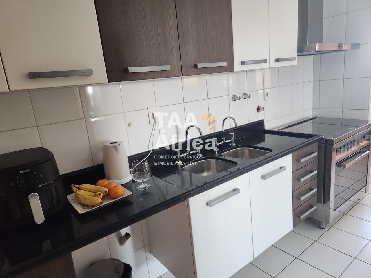 b5d30b94-56c6-41db-9a05-6a9cfa4f2e80-1