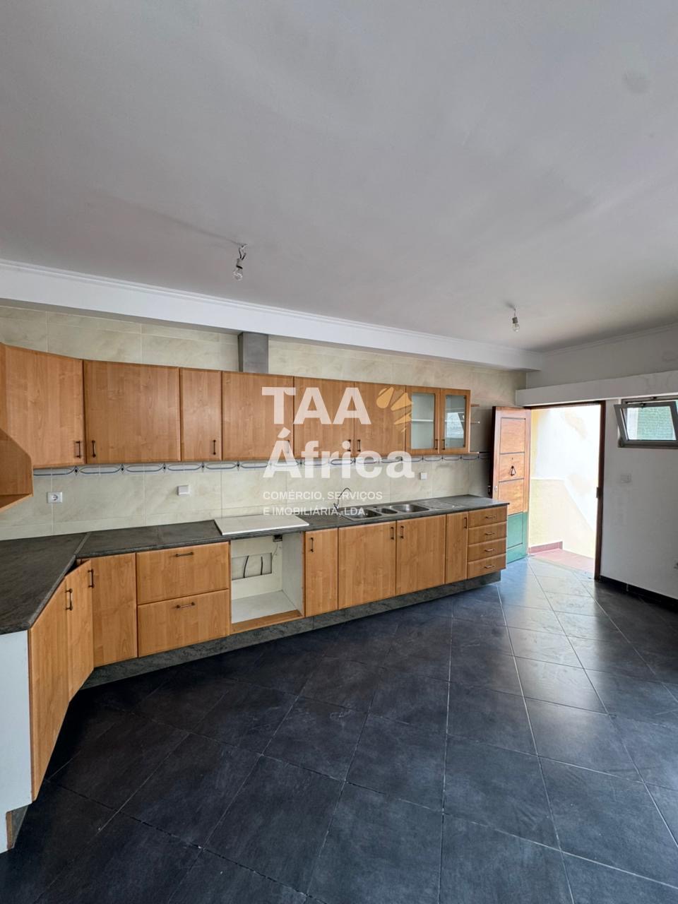 e4da384a-293e-4c09-9d85-be0955507d75